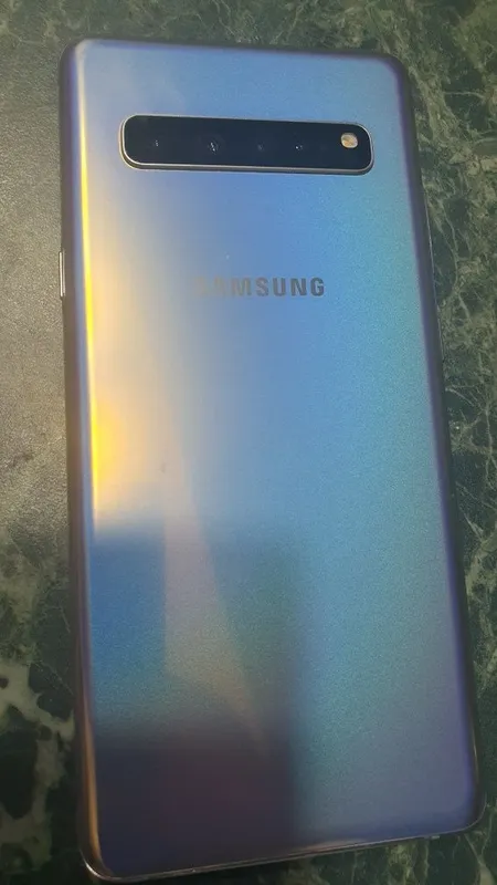 Продам Сотовый телефон Самсунг S 10+ 5G 4 Продам Сотовый телефон Самсунг S 10+ 5G 4