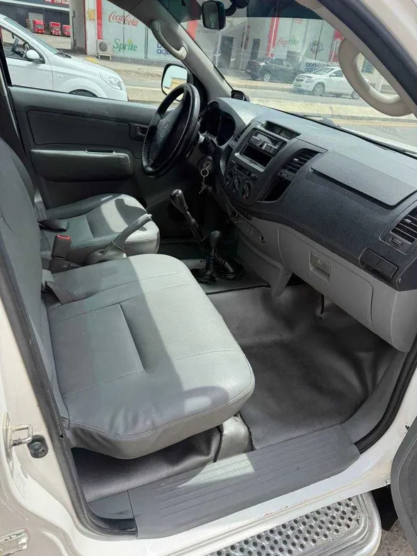 Hilux Totota холати яхши — фото 3