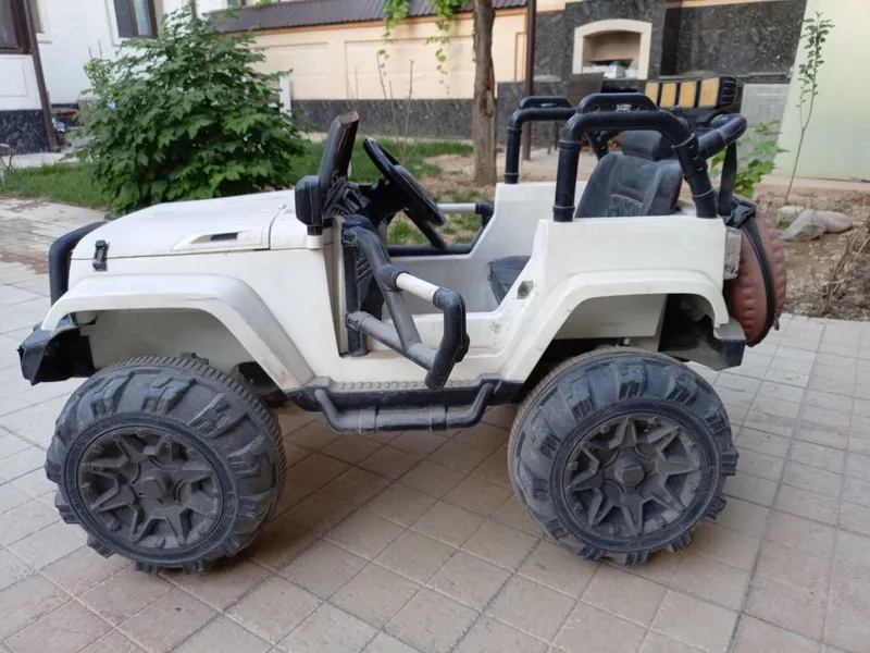 Bolalar electromobili  zòr ishlaydi zaryadka, pult — фото 2