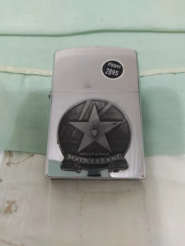 Продам зажигалку ZIPPO
