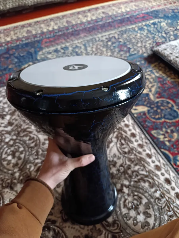 tabla ( Darbuka ) sotiladi. Xolati juda yaxshi.
