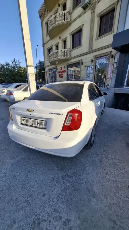 Продается Chevrolet Lacetti 2-позиция 5