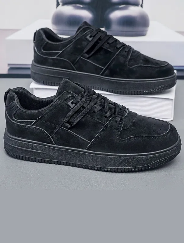 Qora rangdagi Air Jordan krasovkasi