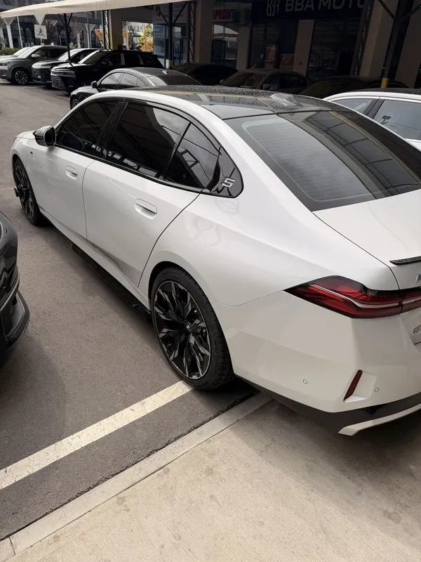Bmw i5 40L m paket dop opsiyali 2 Bmw i5 40L m paket dop opsiyali 2