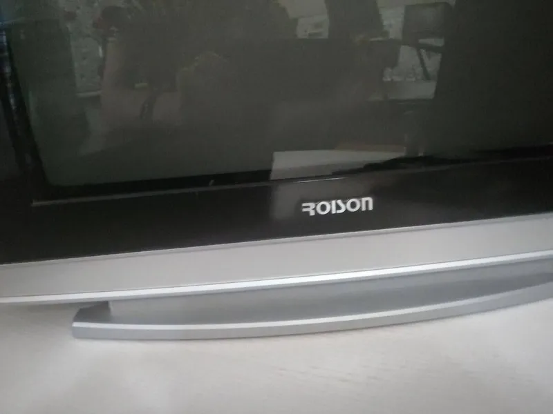 Продаётся телевизор Roison PF-21C300 пульт шнуры все в комплекте 2