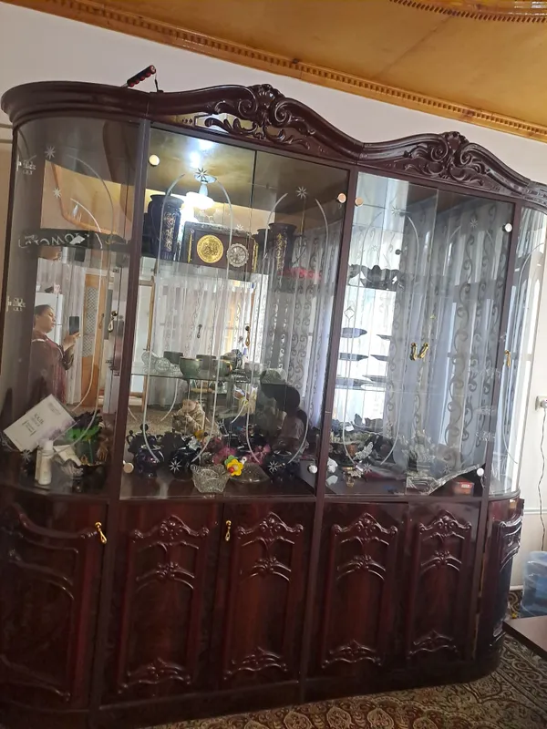 Продаётся сервант 1 Продаётся сервант 1