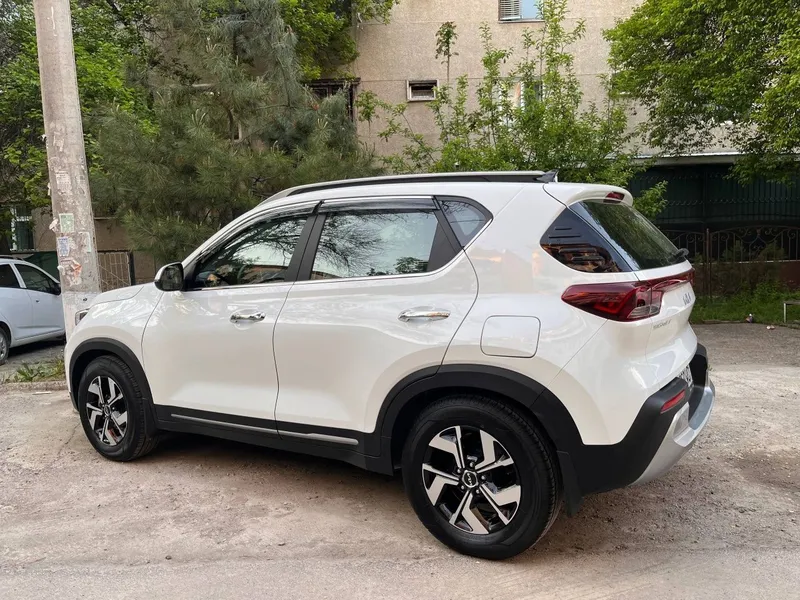 Продается Kia Sonet 2024 год 3-фул позиция — фото 2