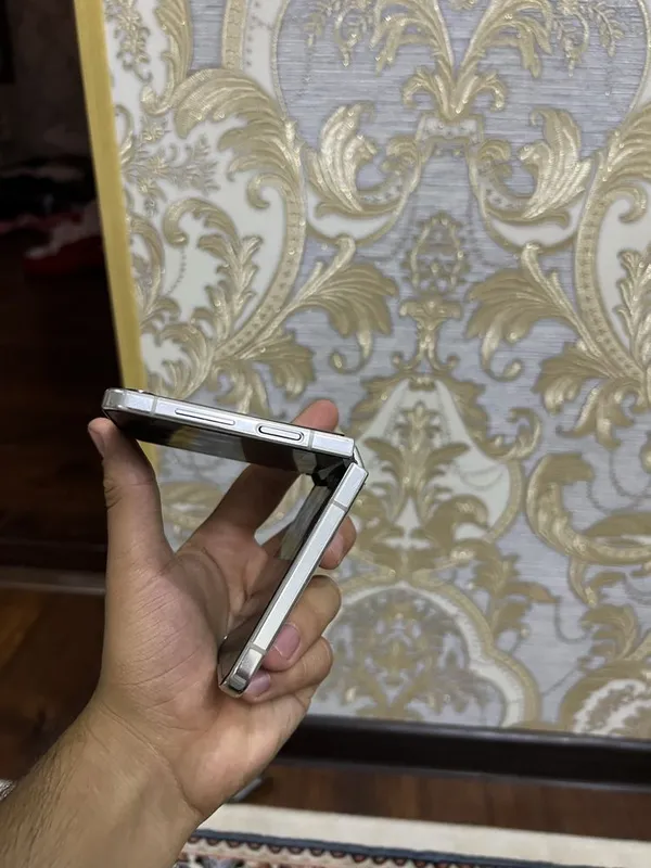 Samsung galaxy Z Flip5 5