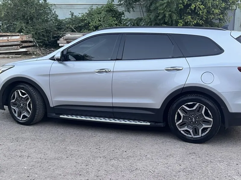 Hyundai Grand SantaFe Limited 2017 3 Hyundai Grand SantaFe Limited 2017 3