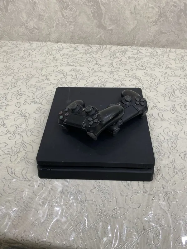 PlayStation 4 в идеальном состояние 2