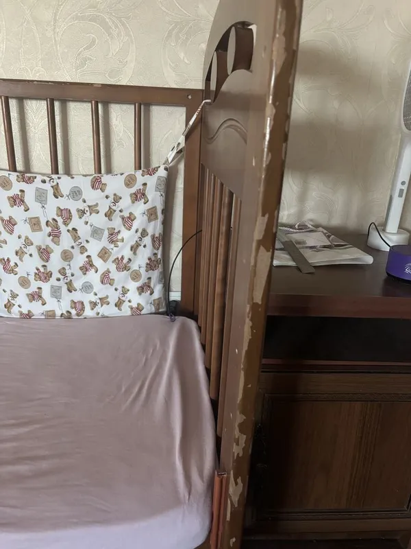 Детская кроватка из массива дерева, б/у 3 Детская кроватка из массива дерева, б/у 3