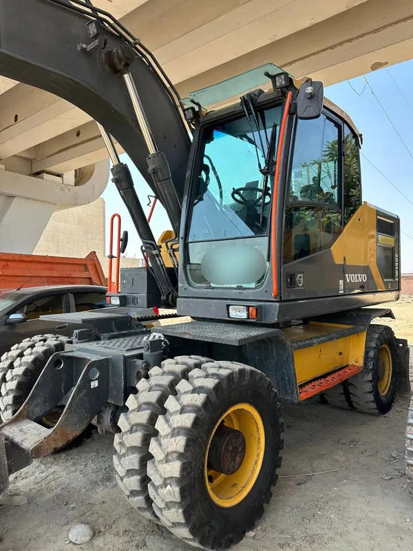 Excavator Volvo 140 sotiladi 2018 yil, 13000 m/ch sotiladi 4 Excavator Volvo 140 sotiladi 2018 yil, 13000 m/ch sotiladi 4