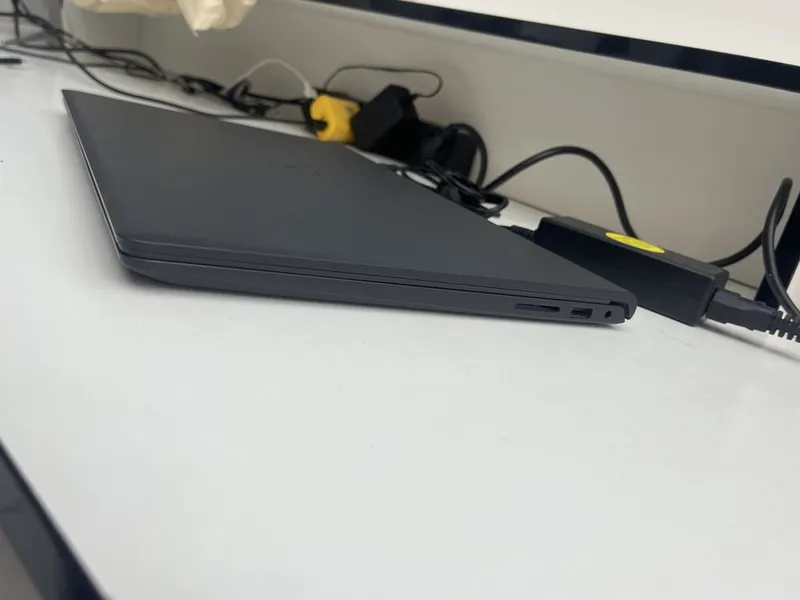 Dell Inspiron 15 3520 6 Dell Inspiron 15 3520 6