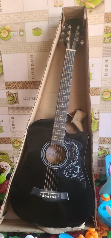 Gitara sotiladii