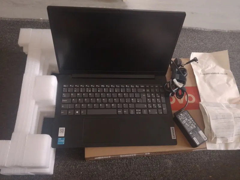 LENOVO core i3 256/8