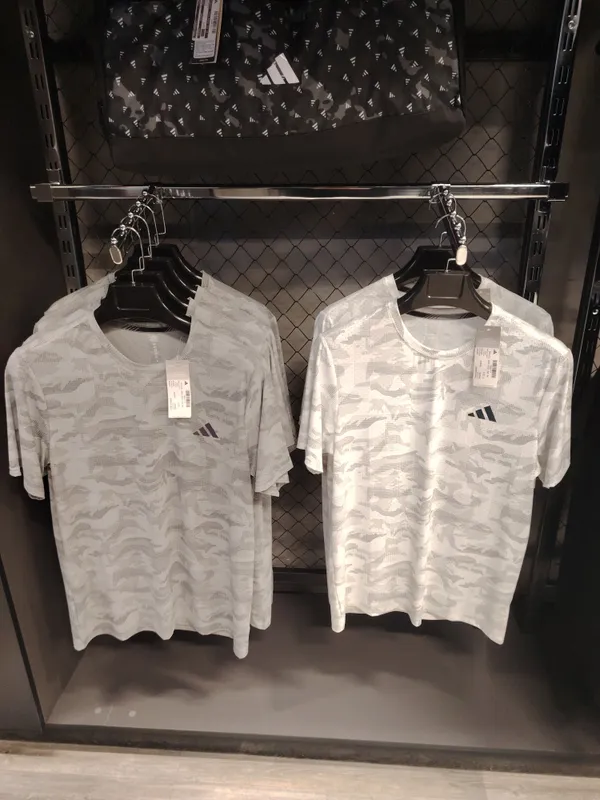 Футболка adidas Футболка adidas
