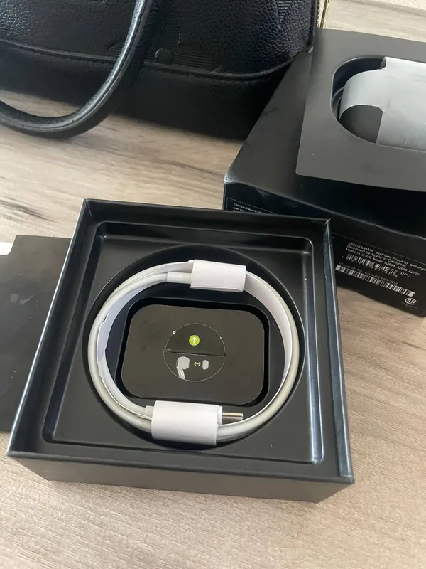 Оригинальные AirPods Pro, не использовались 2 Оригинальные AirPods Pro, не использовались 2