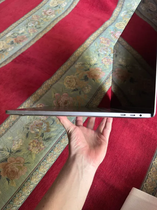 MacBook Pro 15.4 2018, 16/512 5 MacBook Pro 15.4 2018, 16/512 5