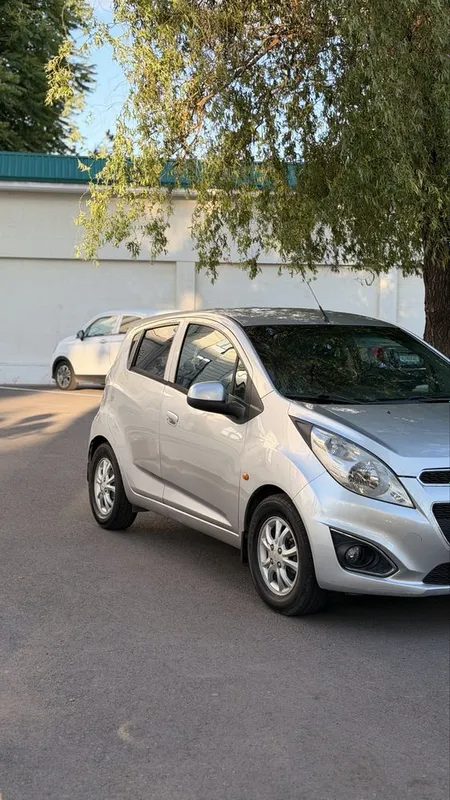 Spark sotiladi 2011 yil 179000 km Aftamat