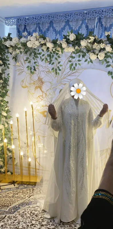 Kelinlar uchun abaya sotiladi. 1marta kiyilgan.