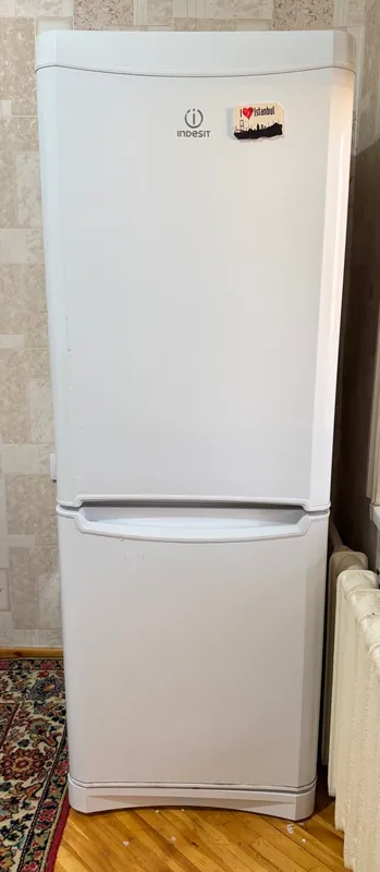 Холодильник Indesit