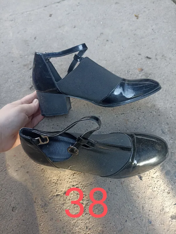 Ayollar oyoq kiyimi 38–39 o‘lcham 1 Ayollar oyoq kiyimi 38–39 o‘lcham 1