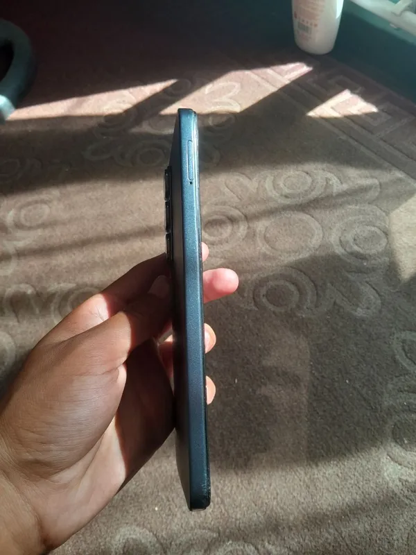 Infinix hot 60i karopkasi bor  tel 77 479 39 35 5