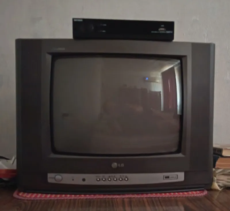 Tyunerli, ishlaydigan holatda LG mini televizor Tyunerli, ishlaydigan holatda LG mini televizor
