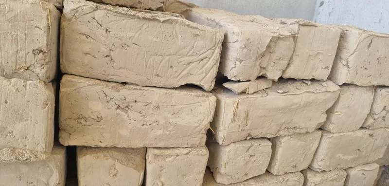 Loy blok sotiladi 220 dona narxi 2,500 soʻm 4