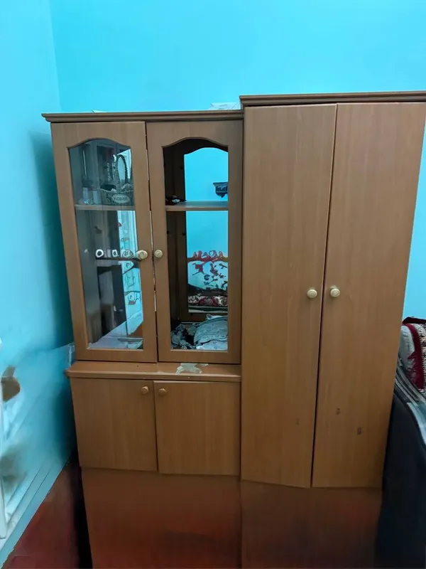 Шкаф с витриной (сервант) в хорошем состоянии 2
