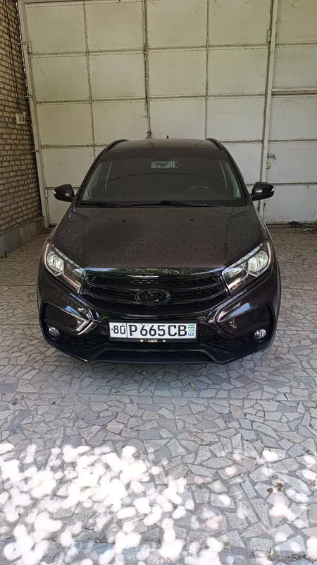 Lada xray CROSS sotiladi