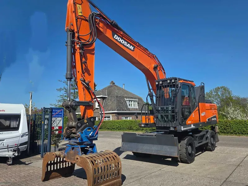 Колесный экскаватор Doosan DX210W-5