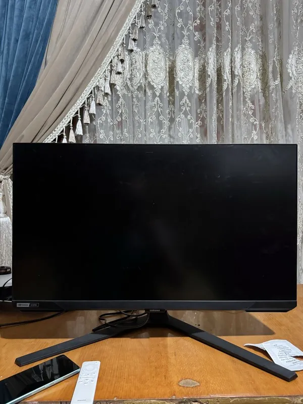 Samsung Odyssey G7 28” Gaming Monitor — фото 2