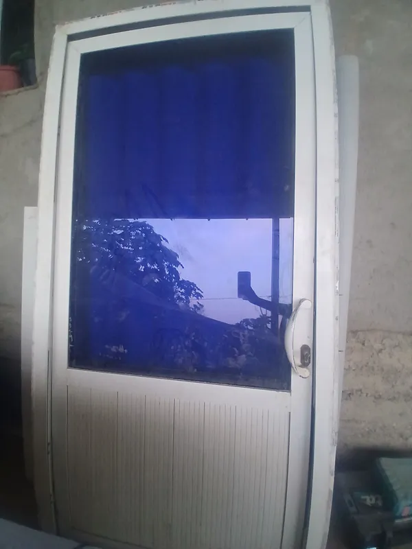 1ta akfa eshik va 2ta romlar 2 taxta eshik ham bor 2 1ta akfa eshik va 2ta romlar 2 taxta eshik ham bor 2