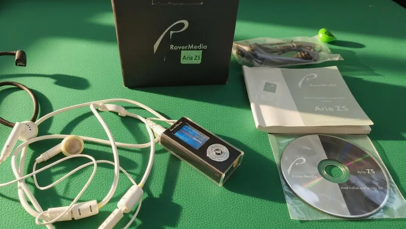 MP3-плеер RoverMedia Aria Z5 1 MP3-плеер RoverMedia Aria Z5 1
