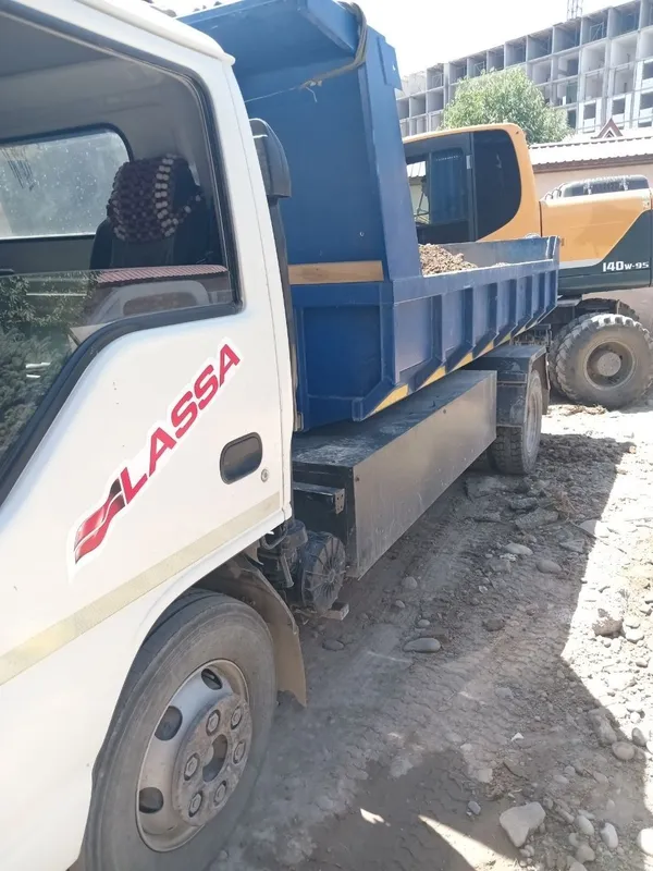 Isuzu sotiladi srochni 3 Isuzu sotiladi srochni 3