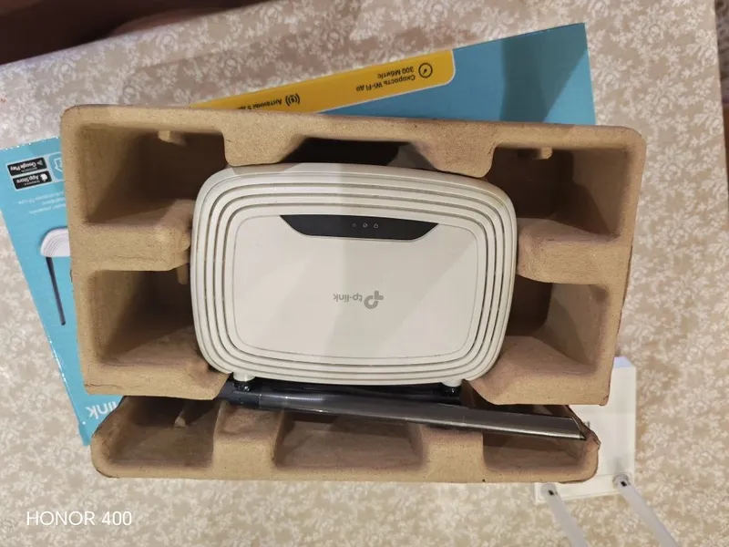 Продаю два роутера tp-link и netis 2