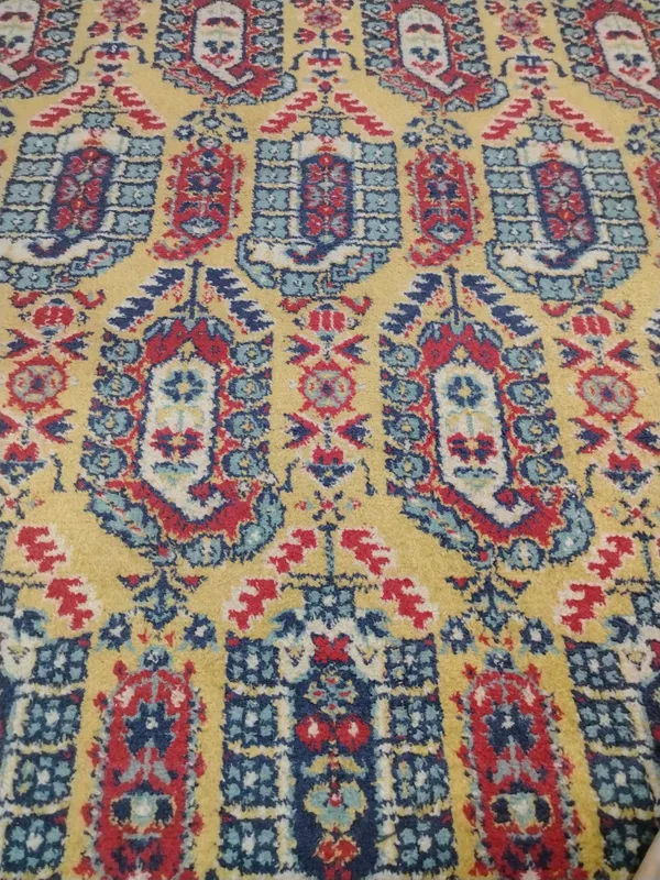 Продаётся старинный ковёр 1