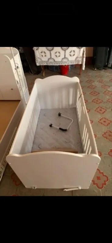 Bolalar krovati . Juda arzon . Yaxshi holatda 3 Bolalar krovati . Juda arzon . Yaxshi holatda 3