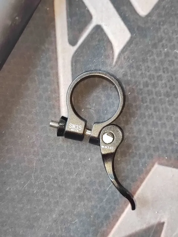 XDS sedlo, o‘rindiq quvuri + qisqich 3 XDS sedlo, o‘rindiq quvuri + qisqich 3