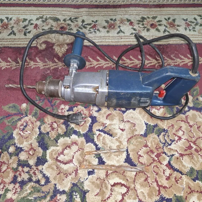 Дрель, все из дома топор молоток — фото 4