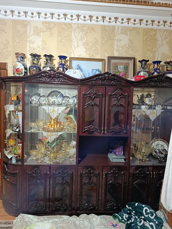 Мебел стенка сотилади