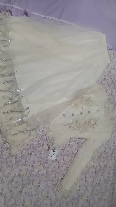 kastyum yubka ,och qaymoqrang 50 razmer 2 kastyum yubka ,och qaymoqrang 50 razmer 2