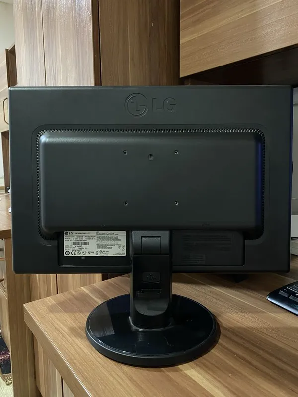 Монитор LG W194ST 2