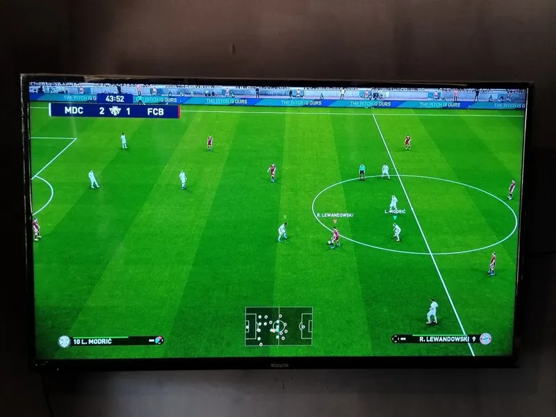 Play station 4 sotiladi