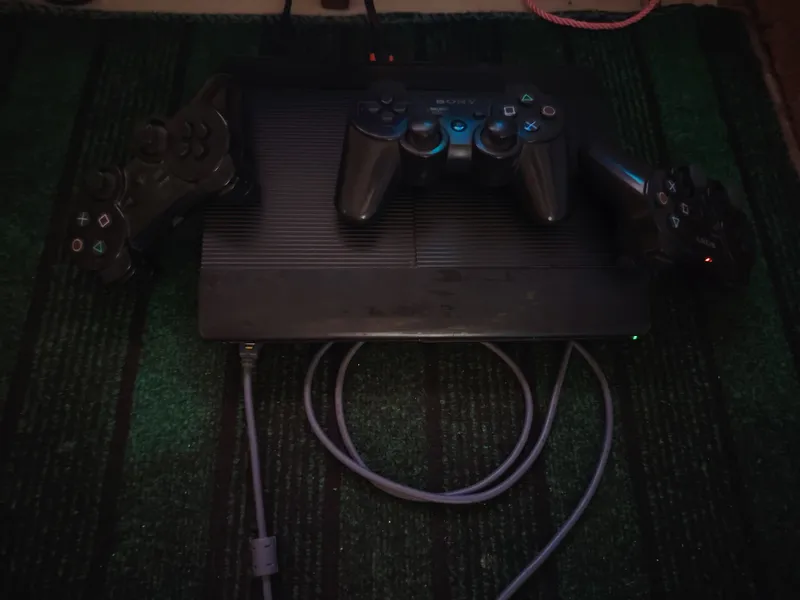 PS3 super slim 1 PS3 super slim 1