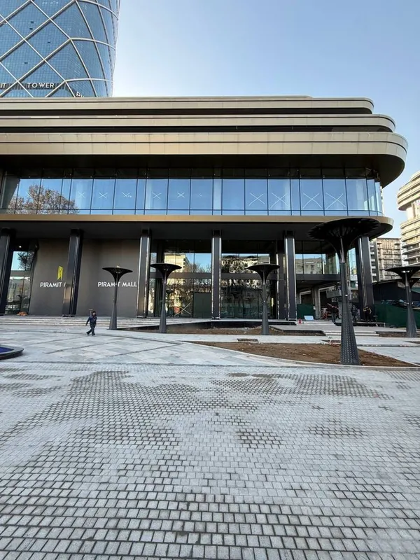 Бабура ТЦ “Piramit Mall” Коммерческое помещение, 562,4м2. Первая линия — фото 1