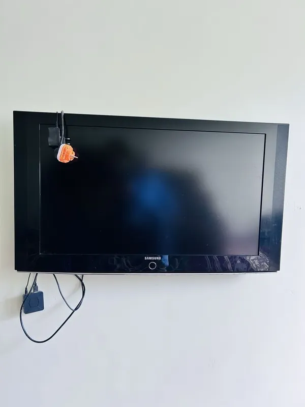 Samsung televizori 60 delgaeal yaxshi holatda…………………………………. Samsung televizori 60 delgaeal yaxshi holatda………………………………….