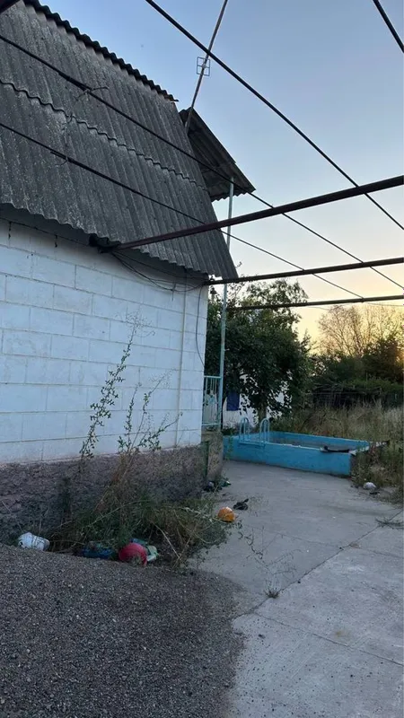 Dacha hovli sotiladi 8 sotih 6 Dacha hovli sotiladi 8 sotih 6