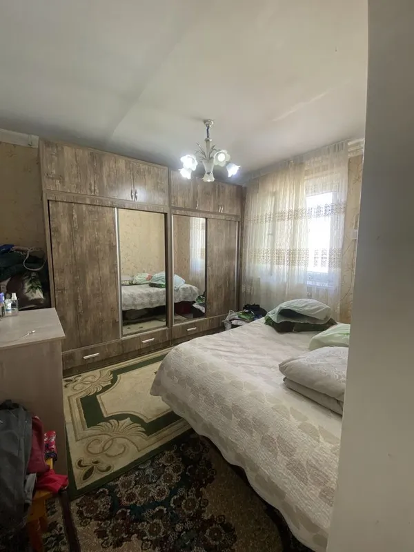 Продается 3х комната в чарваке 70 кв